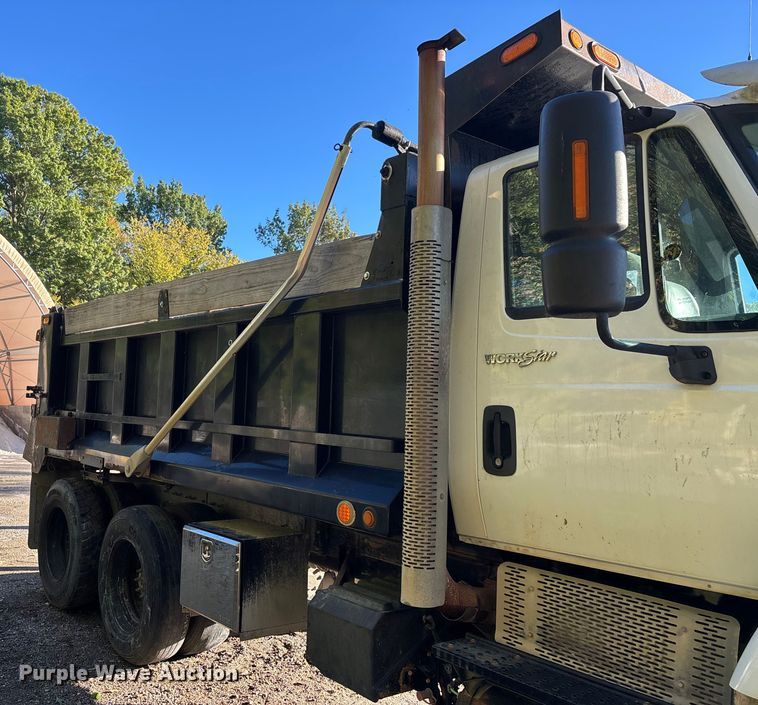 image for item DU1474 2014 International 7400 dump truck