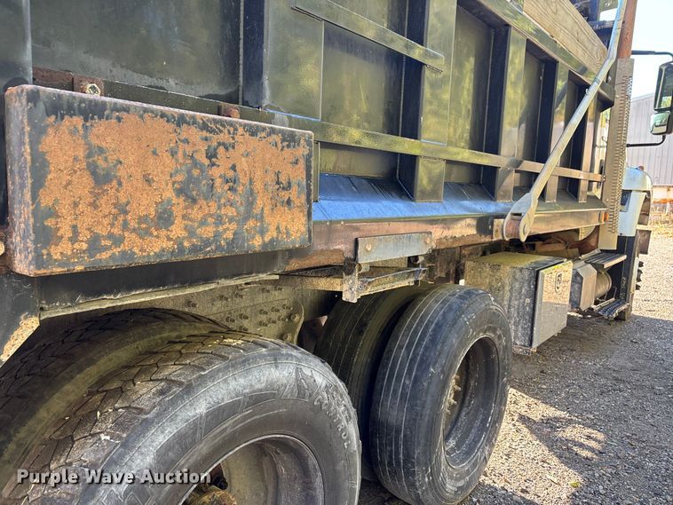 image for item DU1474 2014 International 7400 dump truck
