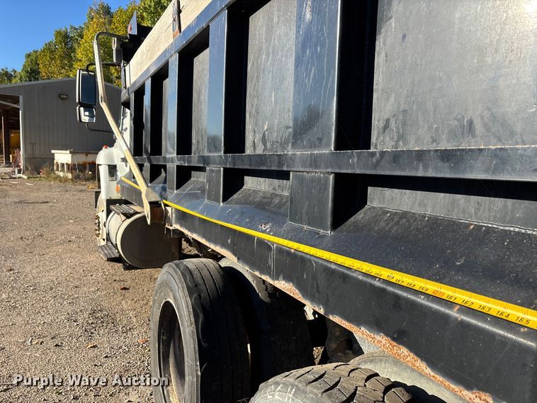 image for item DU1474 2014 International 7400 dump truck