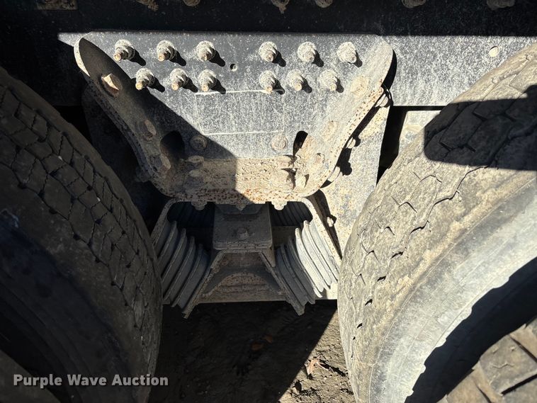 image for item DU1474 2014 International 7400 dump truck