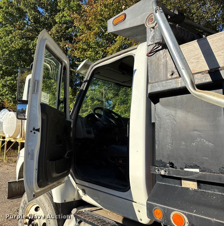 image for item DU1474 2014 International 7400 dump truck