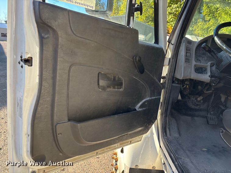 image for item DU1474 2014 International 7400 dump truck