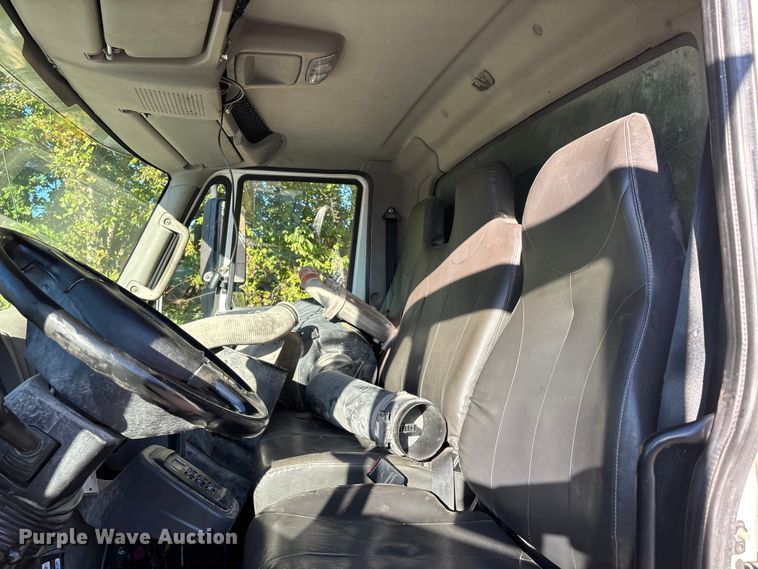 image for item DU1474 2014 International 7400 dump truck