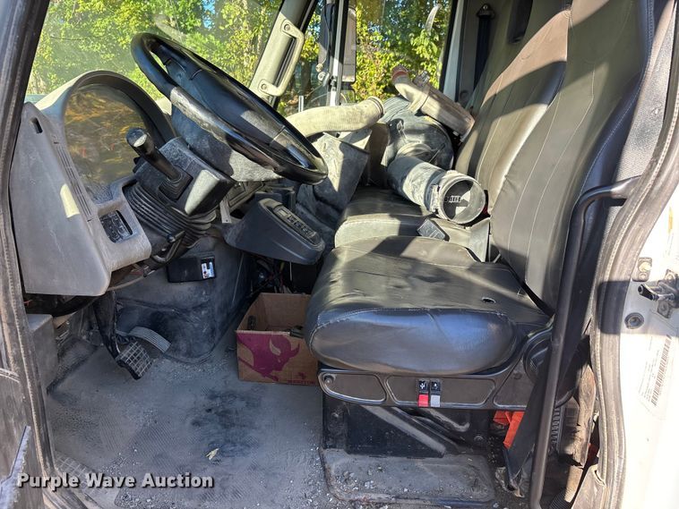 image for item DU1474 2014 International 7400 dump truck