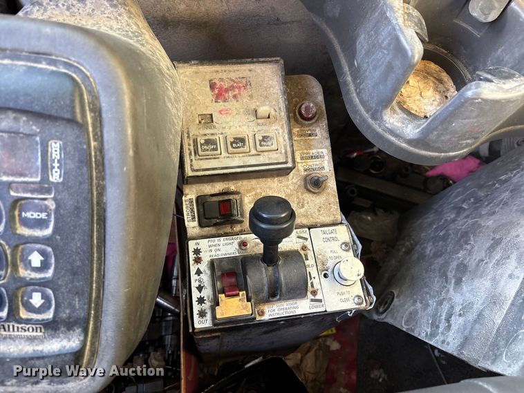 image for item DU1474 2014 International 7400 dump truck