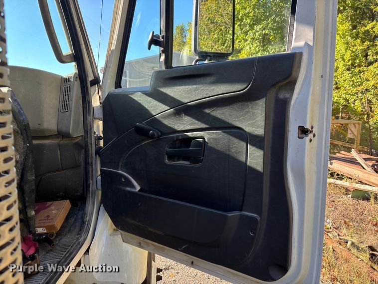 image for item DU1474 2014 International 7400 dump truck