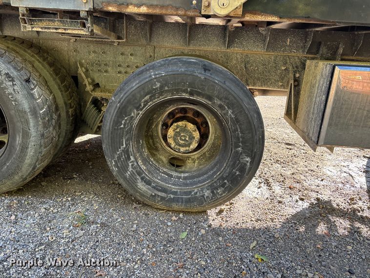 image for item DU1474 2014 International 7400 dump truck