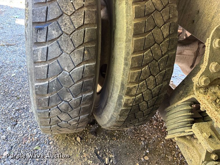 image for item DU1474 2014 International 7400 dump truck