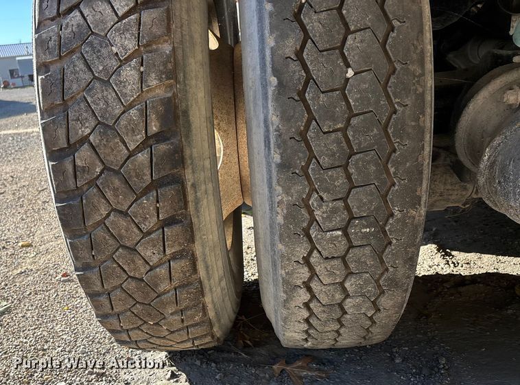 image for item DU1474 2014 International 7400 dump truck