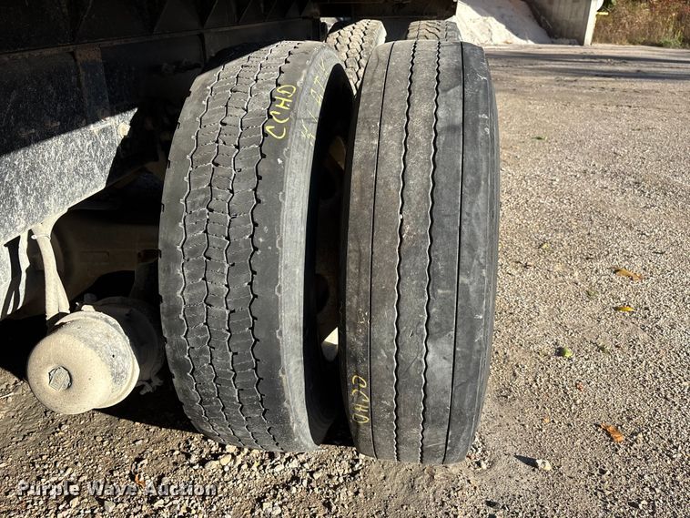 image for item DU1474 2014 International 7400 dump truck