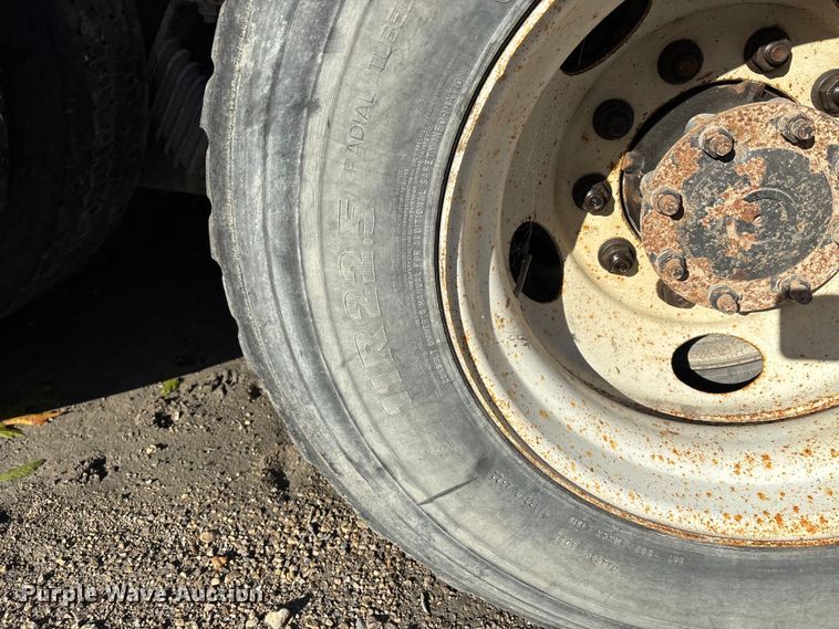 image for item DU1474 2014 International 7400 dump truck