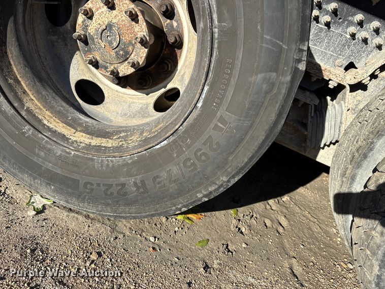 image for item DU1474 2014 International 7400 dump truck