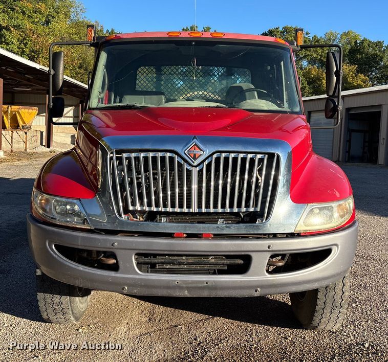 image for item DU1475 2007 International 4300 flatbed truck