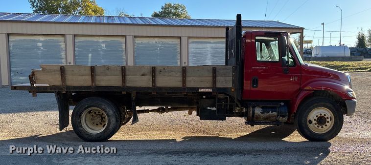 image for item DU1475 2007 International 4300 flatbed truck