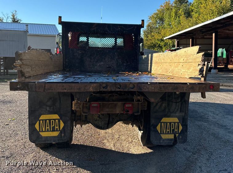 image for item DU1475 2007 International 4300 flatbed truck