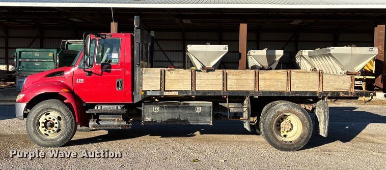 image for item DU1475 2007 International 4300 flatbed truck
