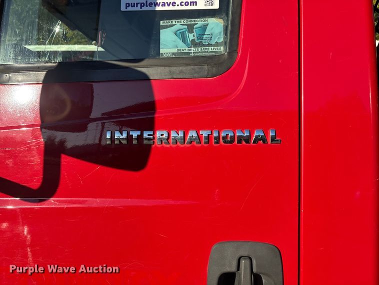 image for item DU1475 2007 International 4300 flatbed truck