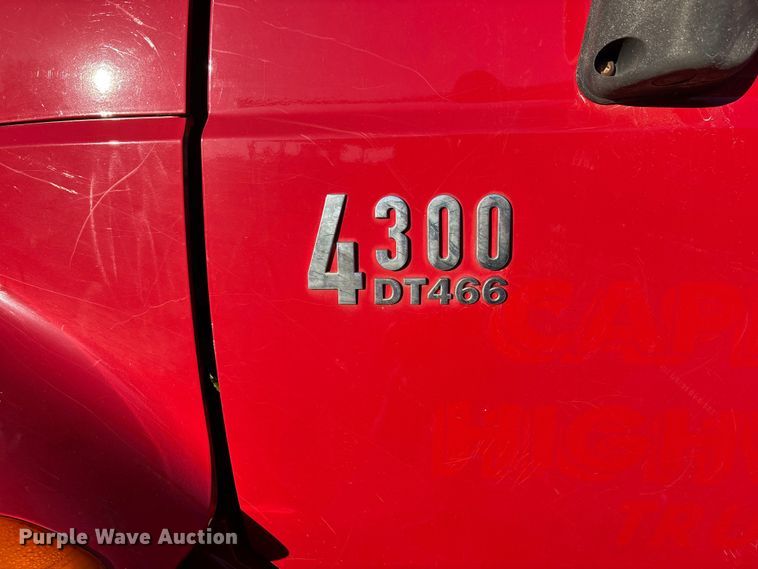 image for item DU1475 2007 International 4300 flatbed truck