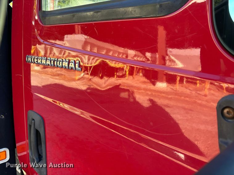 image for item DU1475 2007 International 4300 flatbed truck