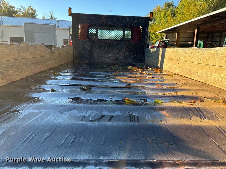 image for item DU1475 2007 International 4300 flatbed truck