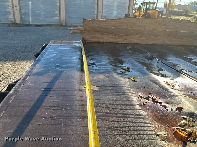 image for item DU1475 2007 International 4300 flatbed truck