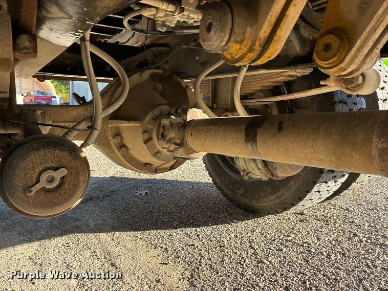 image for item DU1475 2007 International 4300 flatbed truck