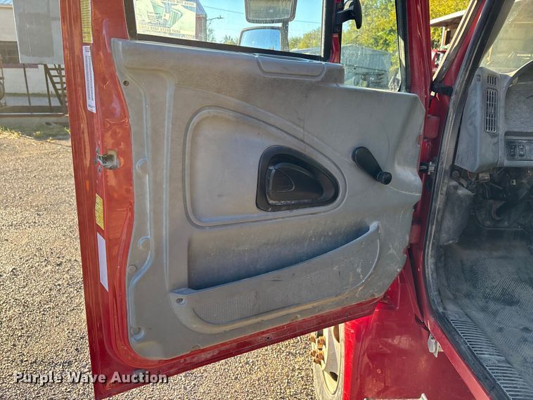 image for item DU1475 2007 International 4300 flatbed truck