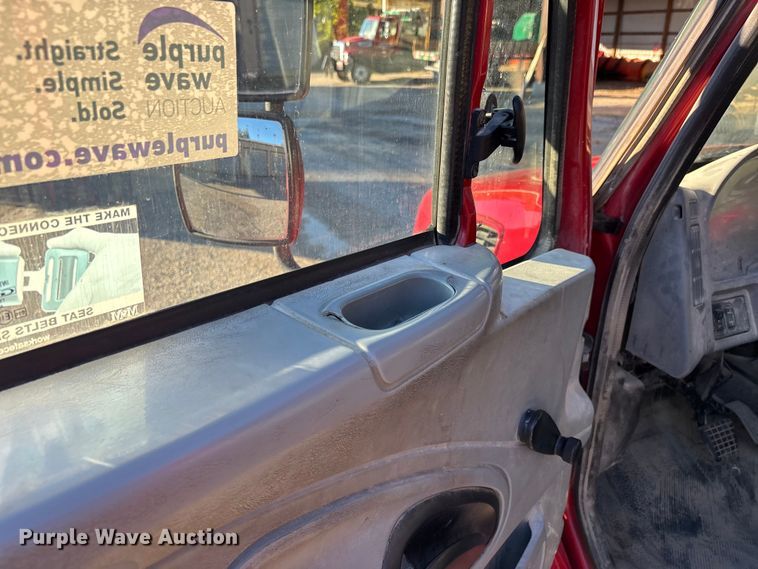 image for item DU1475 2007 International 4300 flatbed truck