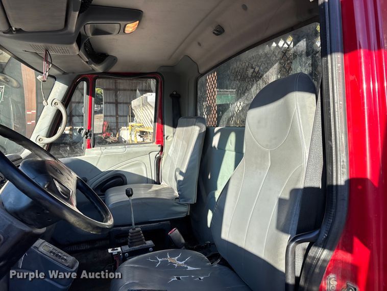 image for item DU1475 2007 International 4300 flatbed truck