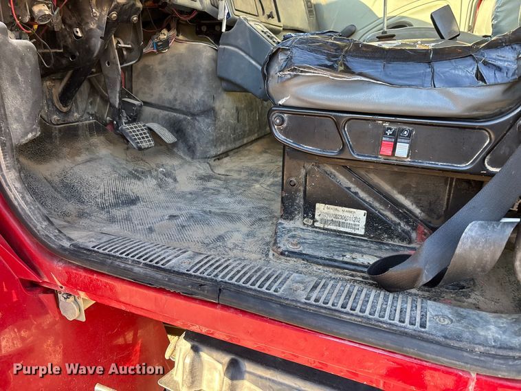 image for item DU1475 2007 International 4300 flatbed truck