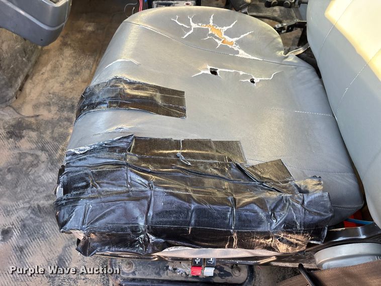 image for item DU1475 2007 International 4300 flatbed truck