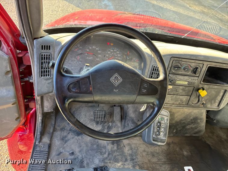 image for item DU1475 2007 International 4300 flatbed truck