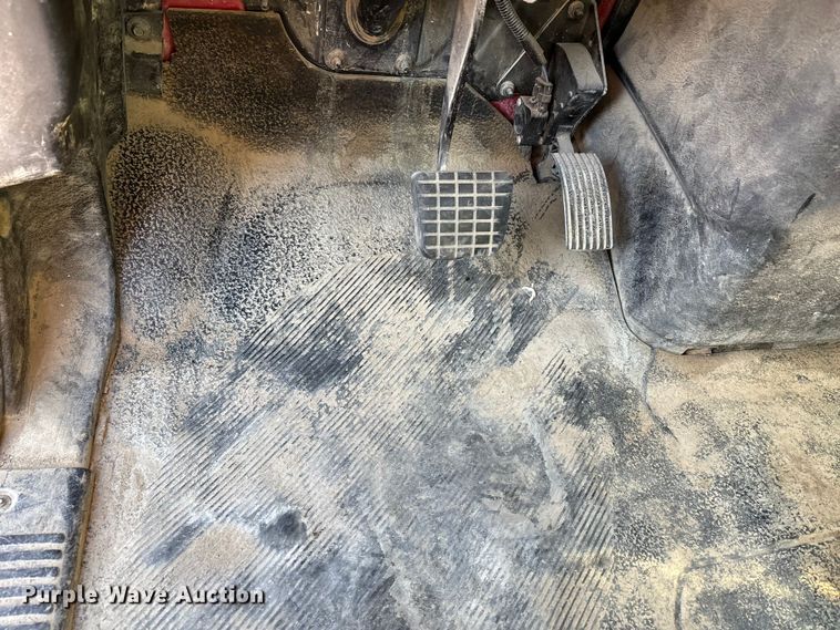 image for item DU1475 2007 International 4300 flatbed truck