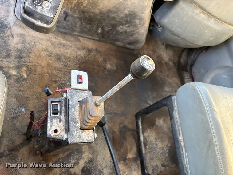 image for item DU1475 2007 International 4300 flatbed truck