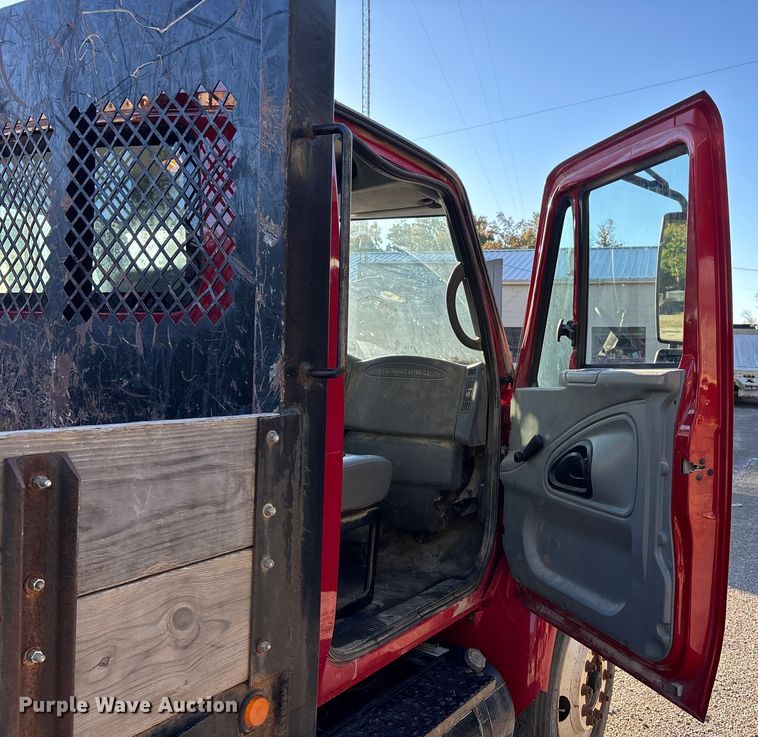 image for item DU1475 2007 International 4300 flatbed truck