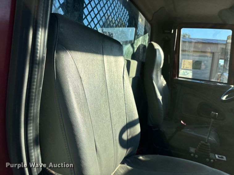 image for item DU1475 2007 International 4300 flatbed truck