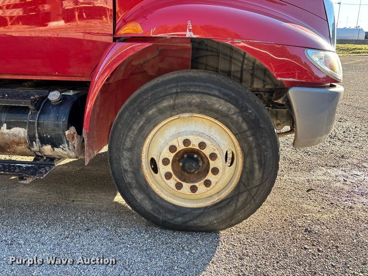 image for item DU1475 2007 International 4300 flatbed truck