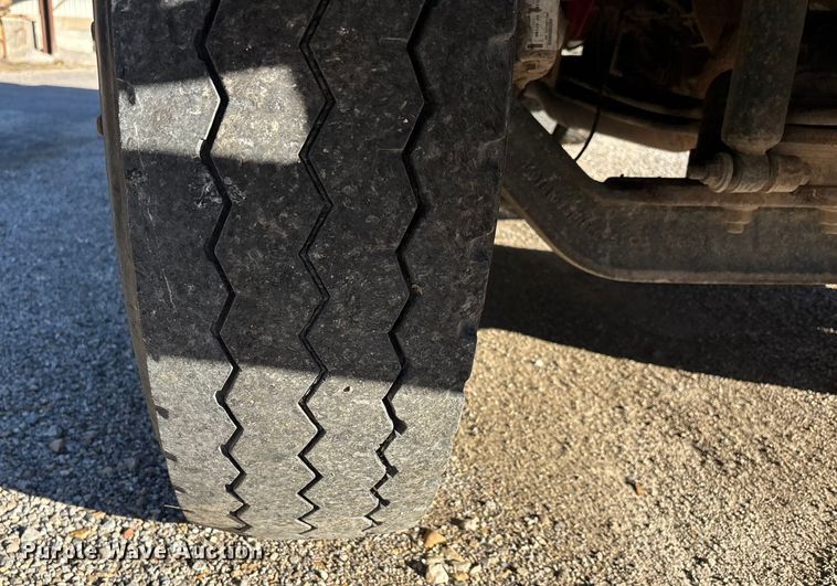 image for item DU1475 2007 International 4300 flatbed truck