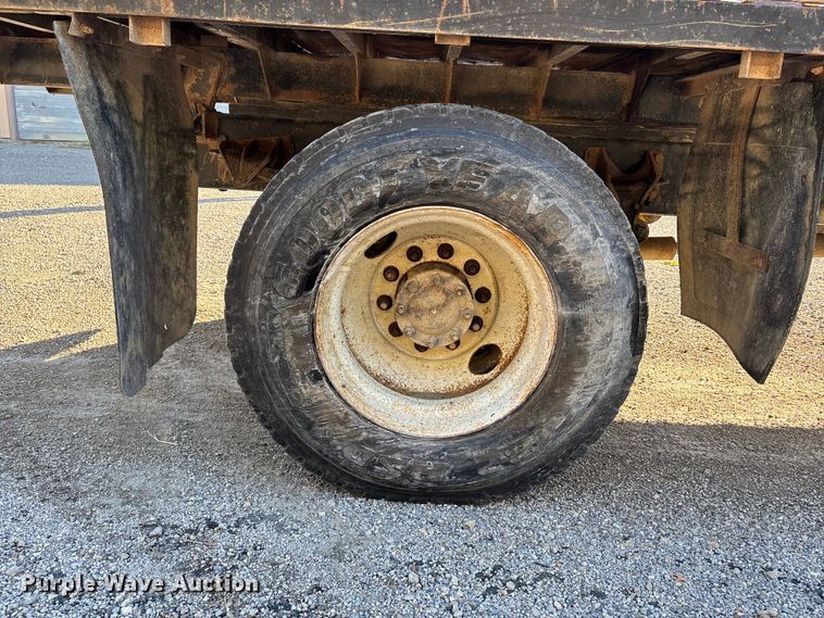 image for item DU1475 2007 International 4300 flatbed truck