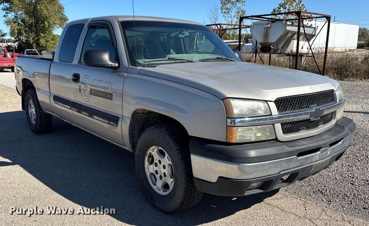 image for item DU1477 2004 Chevrolet Silverado 1500 Ext. Cab pickup truck