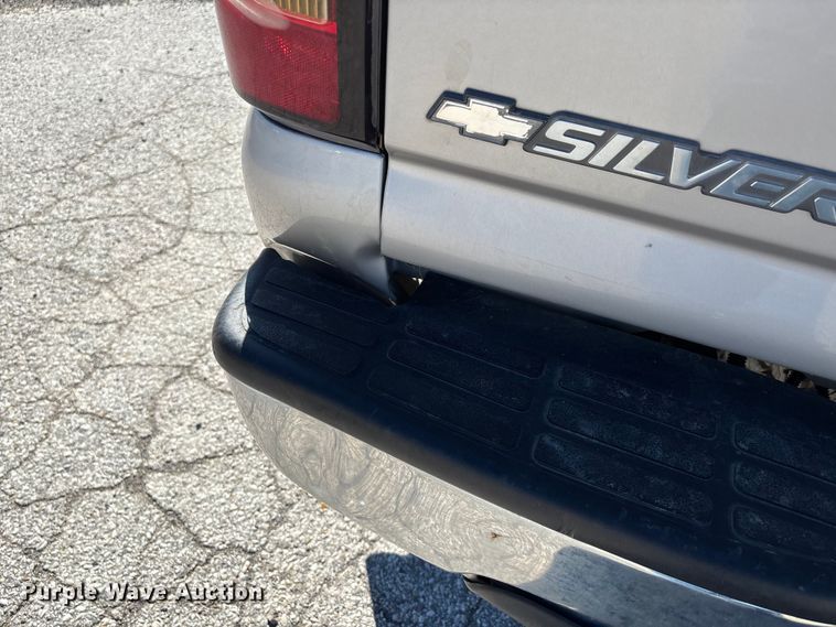 image for item DU1477 2004 Chevrolet Silverado 1500 Ext. Cab pickup truck