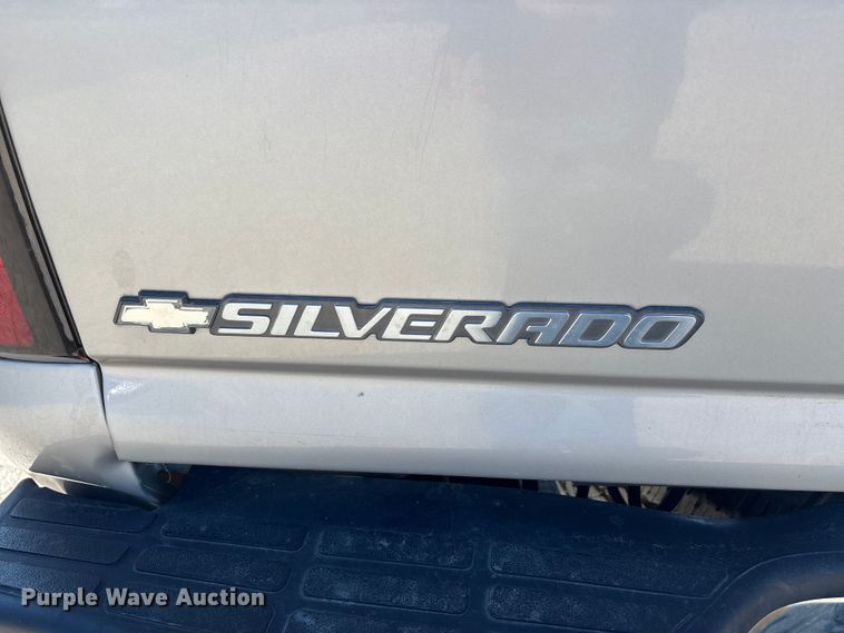 image for item DU1477 2004 Chevrolet Silverado 1500 Ext. Cab pickup truck