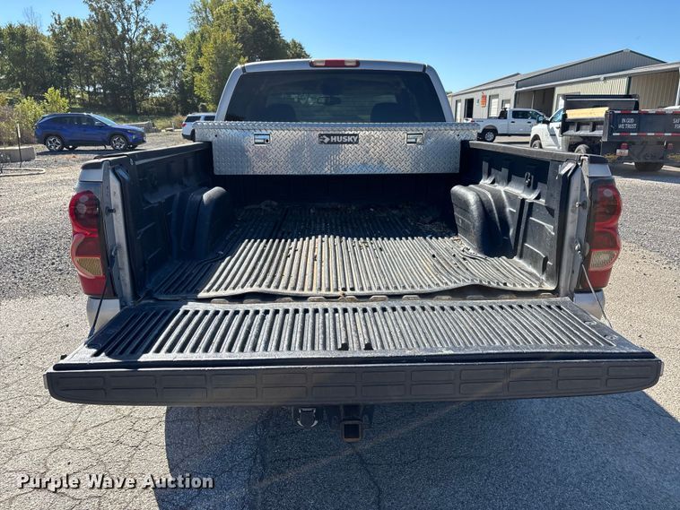 image for item DU1477 2004 Chevrolet Silverado 1500 Ext. Cab pickup truck