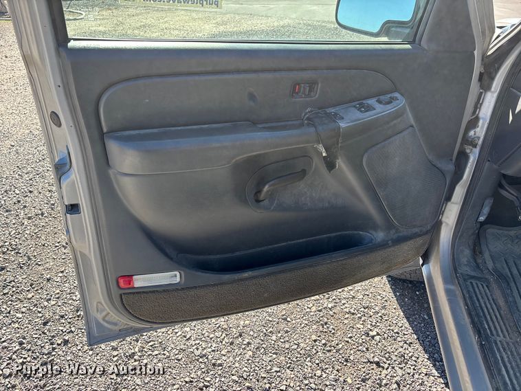 image for item DU1477 2004 Chevrolet Silverado 1500 Ext. Cab pickup truck