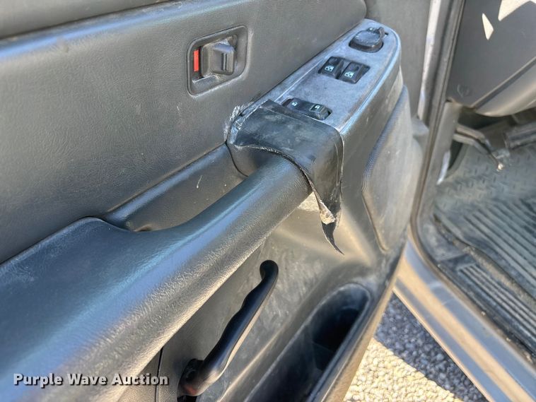 image for item DU1477 2004 Chevrolet Silverado 1500 Ext. Cab pickup truck