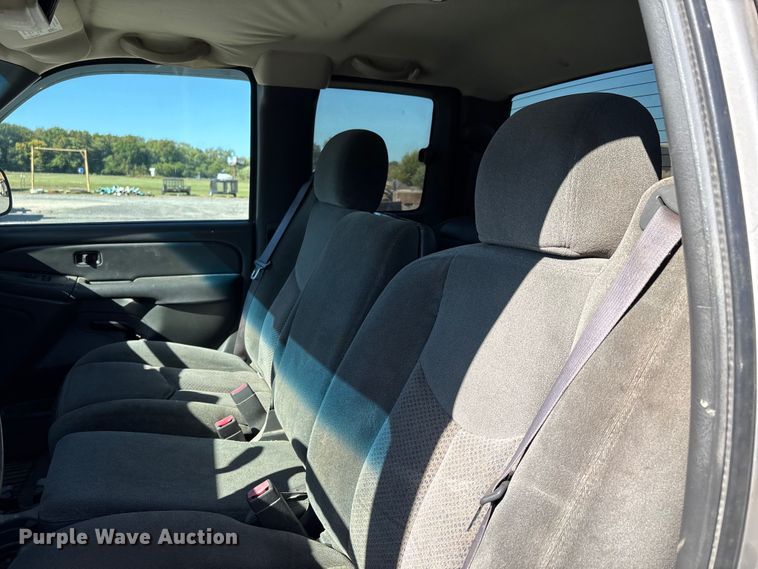 image for item DU1477 2004 Chevrolet Silverado 1500 Ext. Cab pickup truck