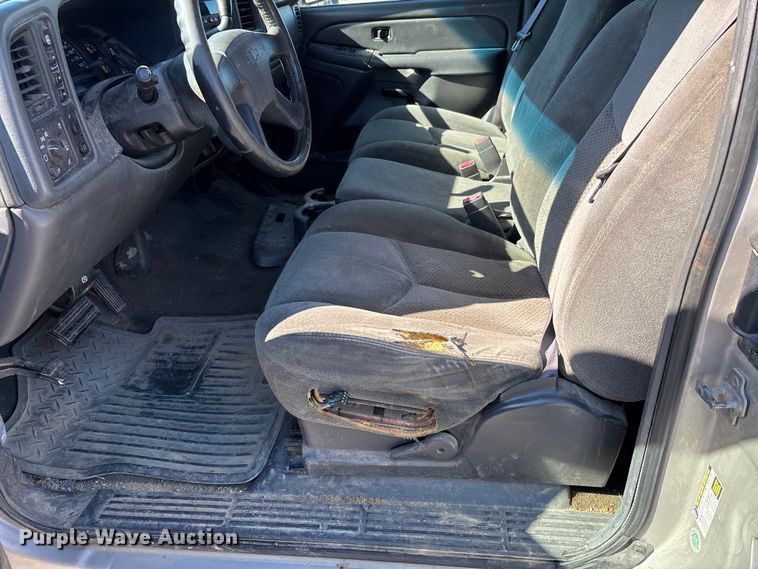 image for item DU1477 2004 Chevrolet Silverado 1500 Ext. Cab pickup truck