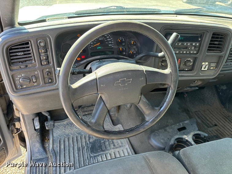 image for item DU1477 2004 Chevrolet Silverado 1500 Ext. Cab pickup truck