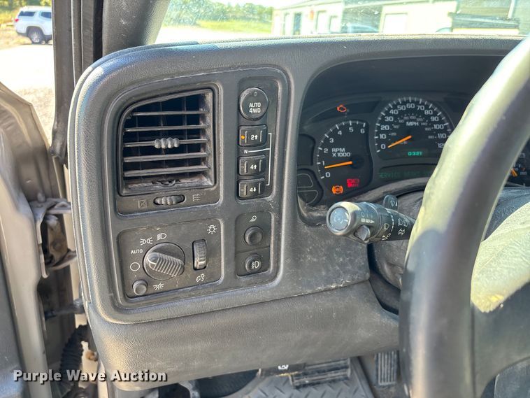 image for item DU1477 2004 Chevrolet Silverado 1500 Ext. Cab pickup truck