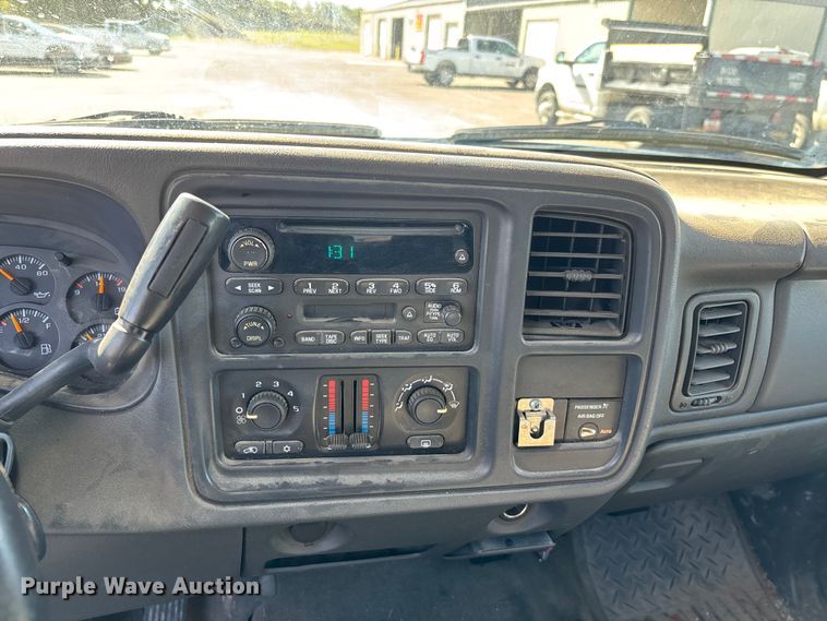 image for item DU1477 2004 Chevrolet Silverado 1500 Ext. Cab pickup truck